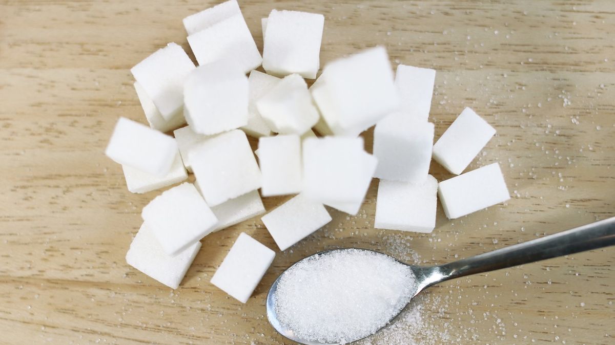 Řetězce si podezřele zvýšily přirážku u cukru, zjistil antimonopolní úřad